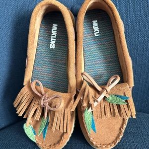Mukluks, moccasin style slippers, size 6